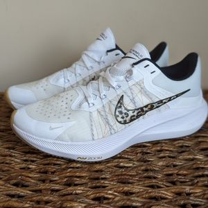 Nike Air Zoom Winflo 8 Premium Running Shoe